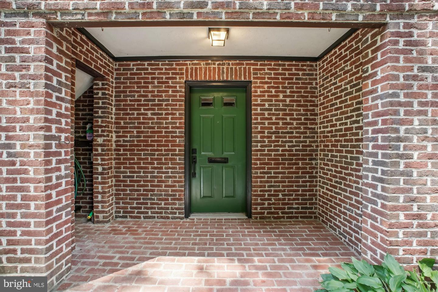 3909 30TH ST N, ARLINGTON, Virginia 22207, 4 Bedrooms Bedrooms, ,4 BathroomsBathrooms,Residential,For sale,3909 30TH ST N,VAAR2055692 MLS # VAAR2055692