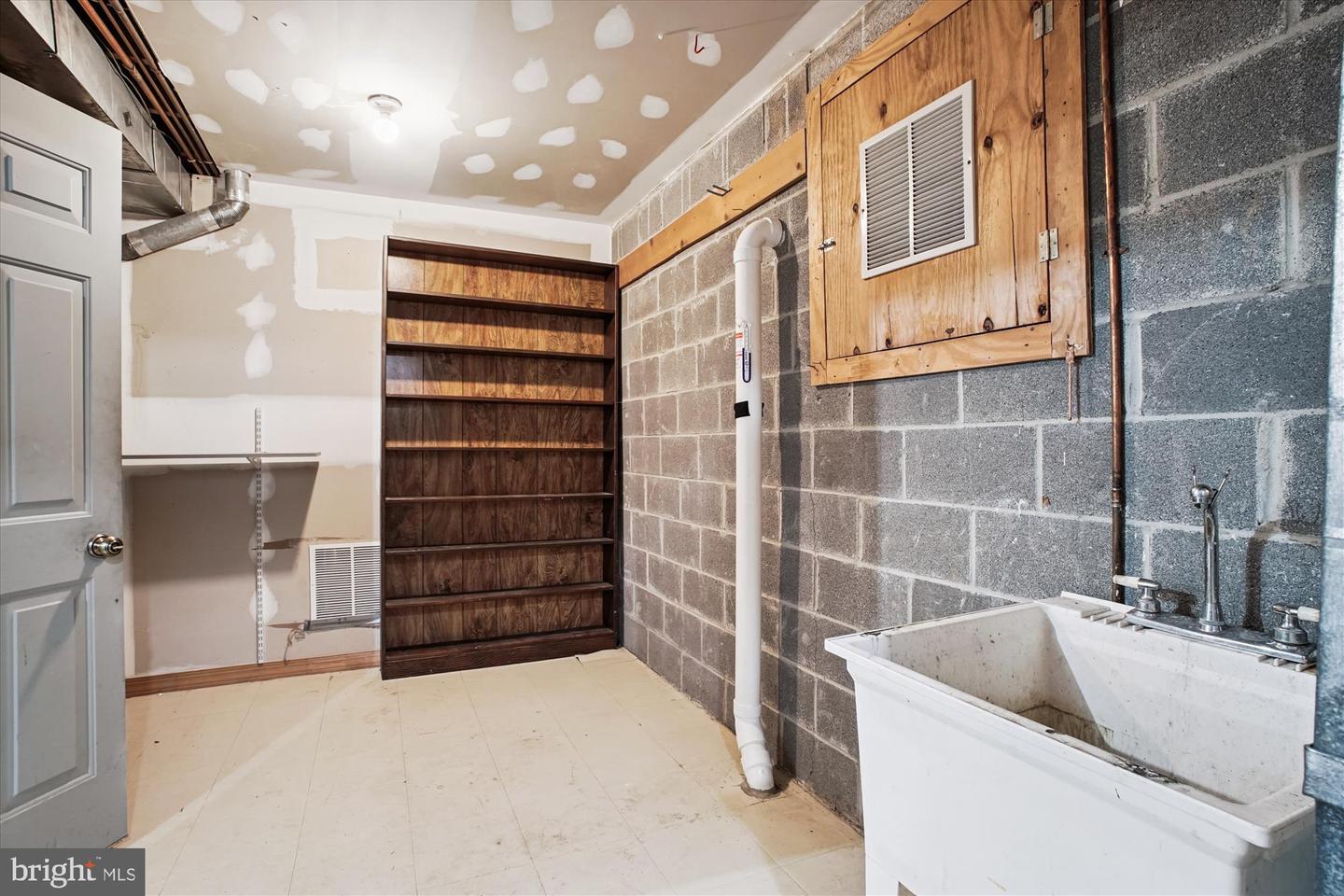 3909 30TH ST N, ARLINGTON, Virginia 22207, 4 Bedrooms Bedrooms, ,4 BathroomsBathrooms,Residential,For sale,3909 30TH ST N,VAAR2055692 MLS # VAAR2055692