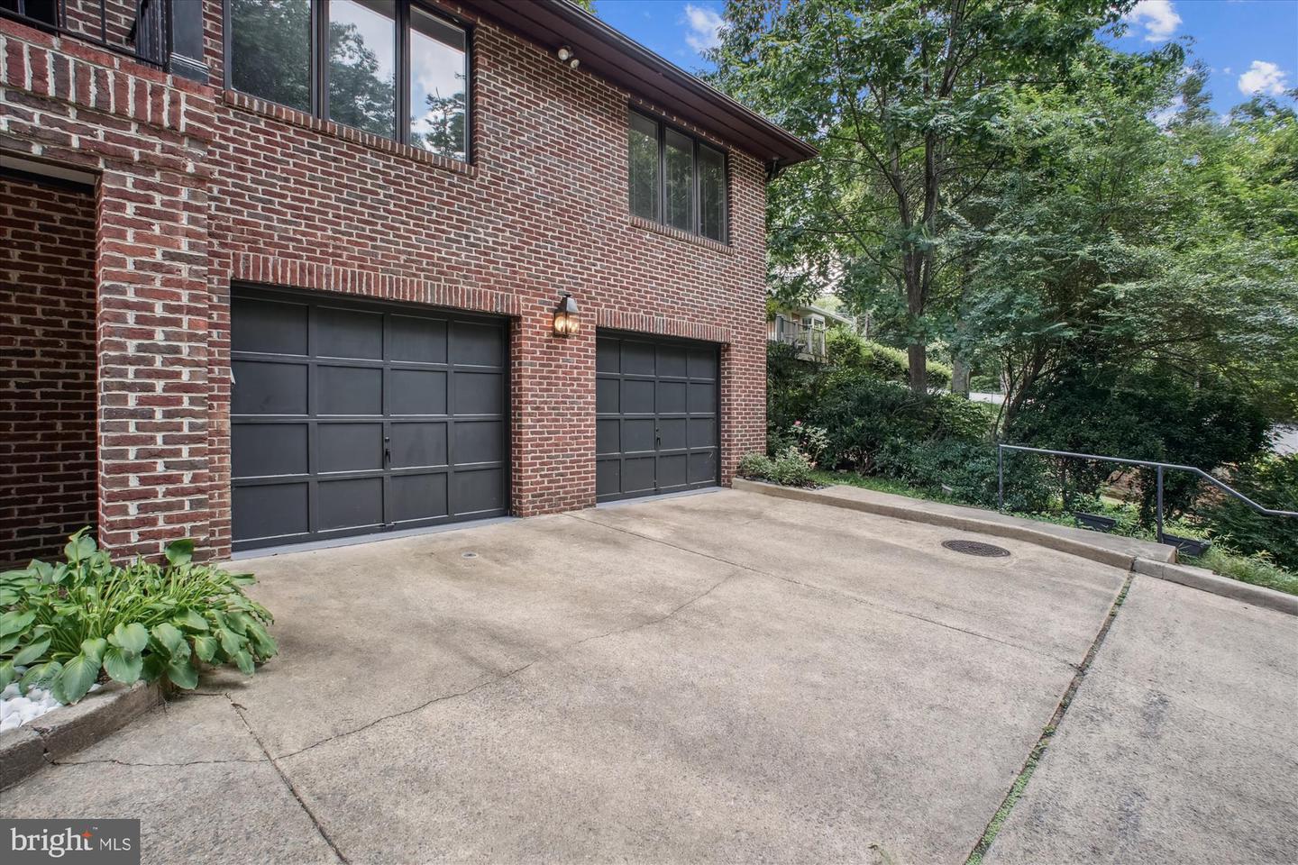 3909 30TH ST N, ARLINGTON, Virginia 22207, 4 Bedrooms Bedrooms, ,4 BathroomsBathrooms,Residential,For sale,3909 30TH ST N,VAAR2055692 MLS # VAAR2055692