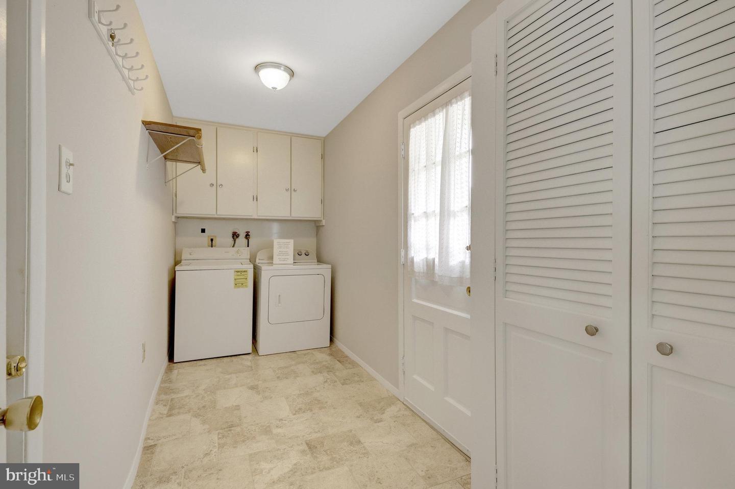4221 PEEKSKILL LN, FAIRFAX, Virginia 22033, 4 Bedrooms Bedrooms, ,2 BathroomsBathrooms,Residential,For sale,4221 PEEKSKILL LN,VAFX2238428 MLS # VAFX2238428