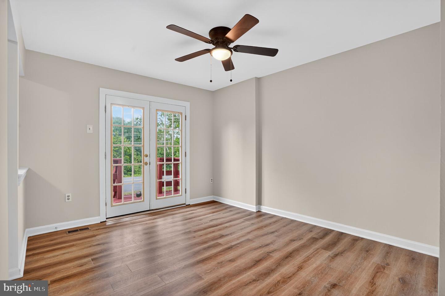 1160 LISA CT, HERNDON, Virginia 20170, 3 Bedrooms Bedrooms, ,2 BathroomsBathrooms,Residential,For sale,1160 LISA CT,VAFX2244556 MLS # VAFX2244556
