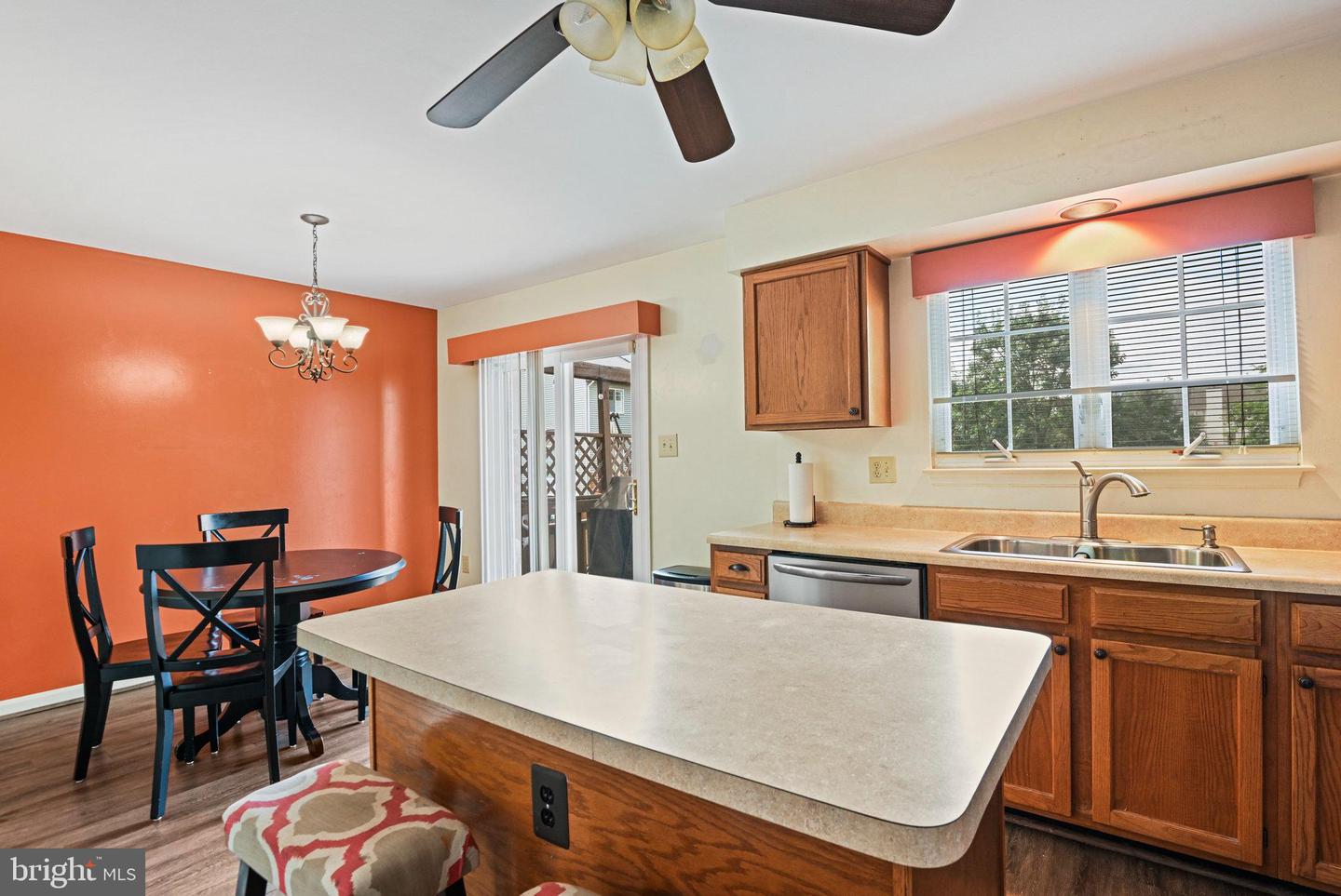 43507 BLACKSMITH SQ, ASHBURN, Virginia 20147, 3 Bedrooms Bedrooms, ,2 BathroomsBathrooms,Residential,For sale,43507 BLACKSMITH SQ,VALO2101128 MLS # VALO2101128