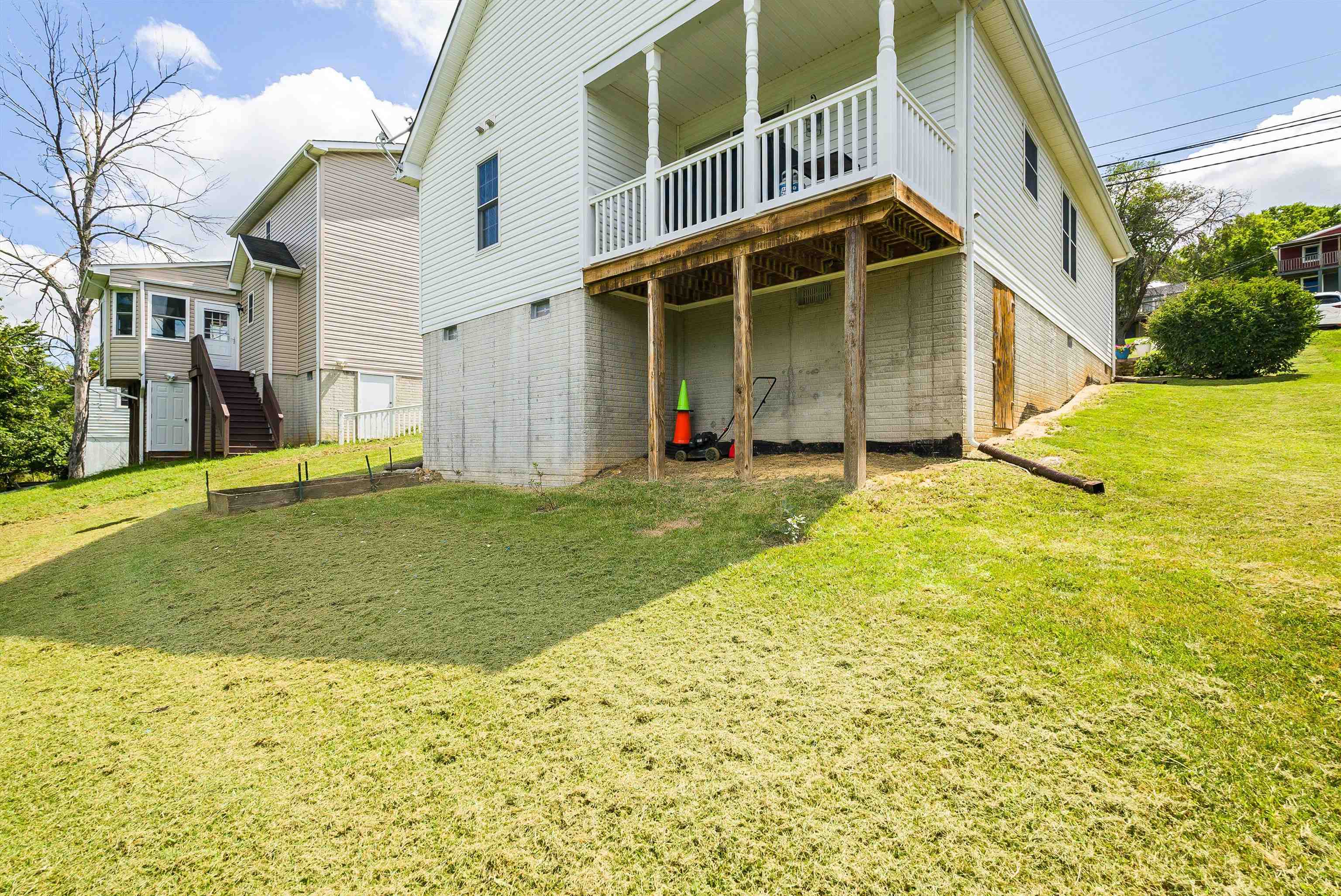1006 MIDDLEBROOK AVE, STAUNTON, Virginia 24401, 2 Bedrooms Bedrooms, ,2 BathroomsBathrooms,Residential,1006 MIDDLEBROOK AVE,667838 MLS # 667838