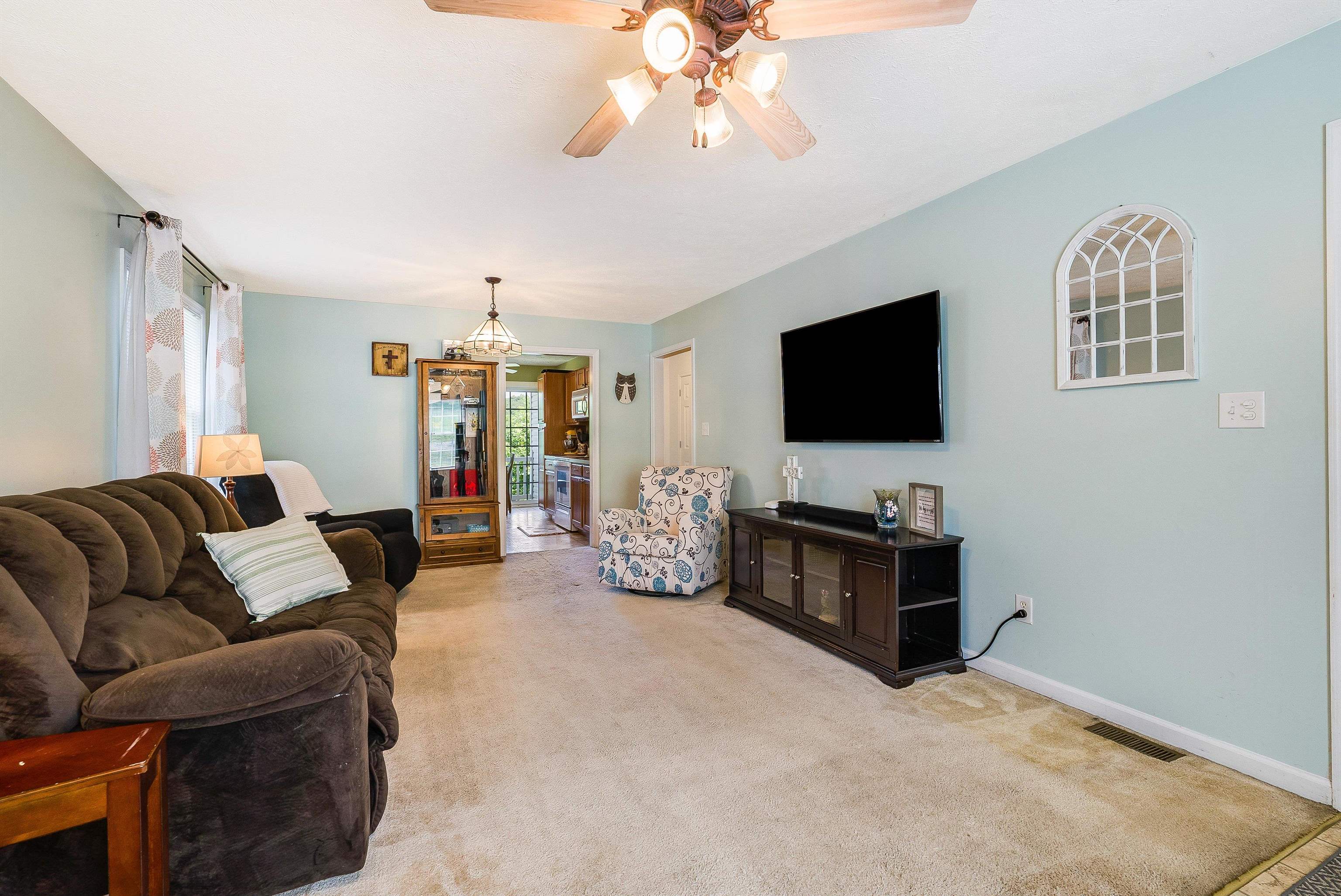 1006 MIDDLEBROOK AVE, STAUNTON, Virginia 24401, 2 Bedrooms Bedrooms, ,2 BathroomsBathrooms,Residential,1006 MIDDLEBROOK AVE,667838 MLS # 667838