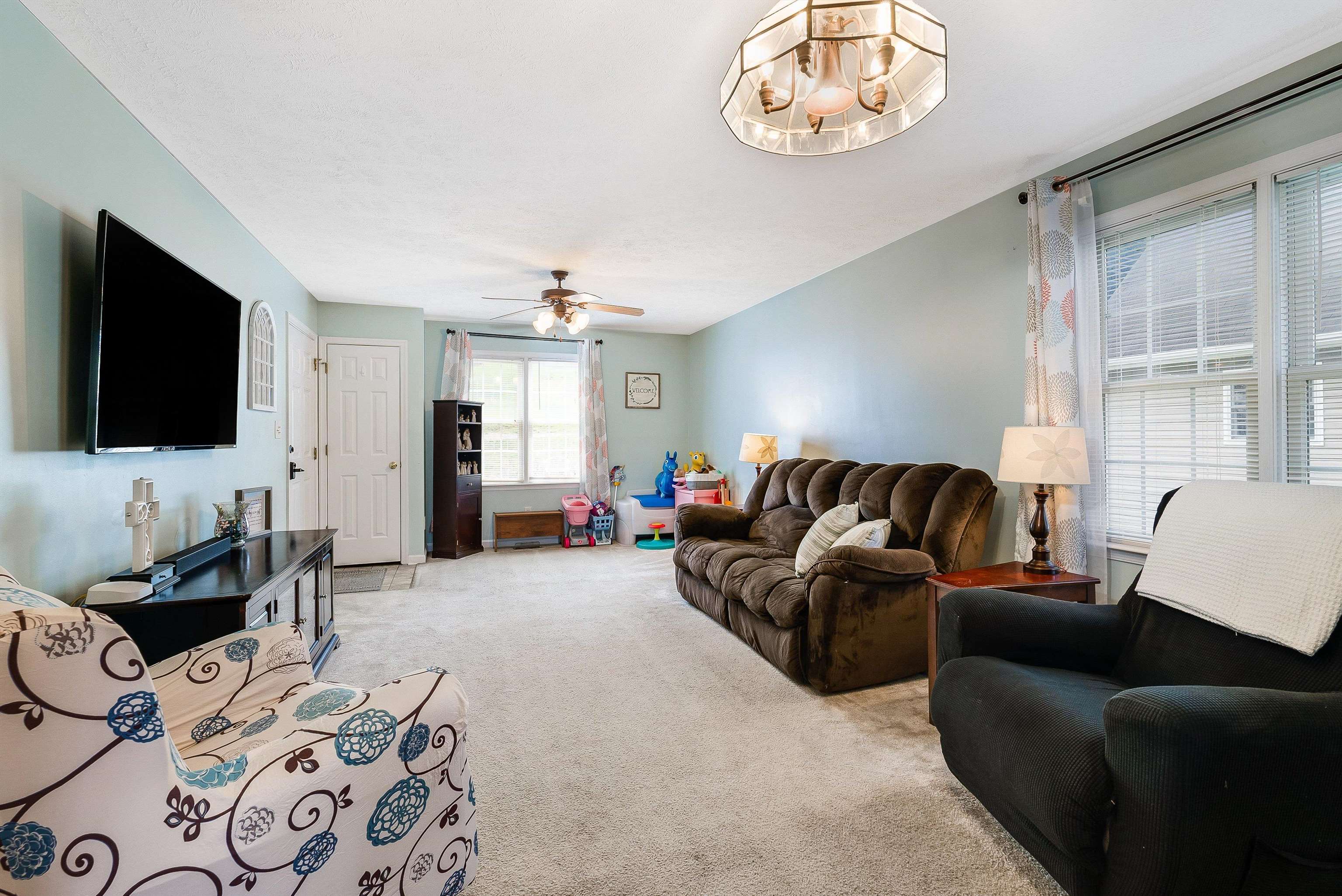 1006 MIDDLEBROOK AVE, STAUNTON, Virginia 24401, 2 Bedrooms Bedrooms, ,2 BathroomsBathrooms,Residential,1006 MIDDLEBROOK AVE,667838 MLS # 667838