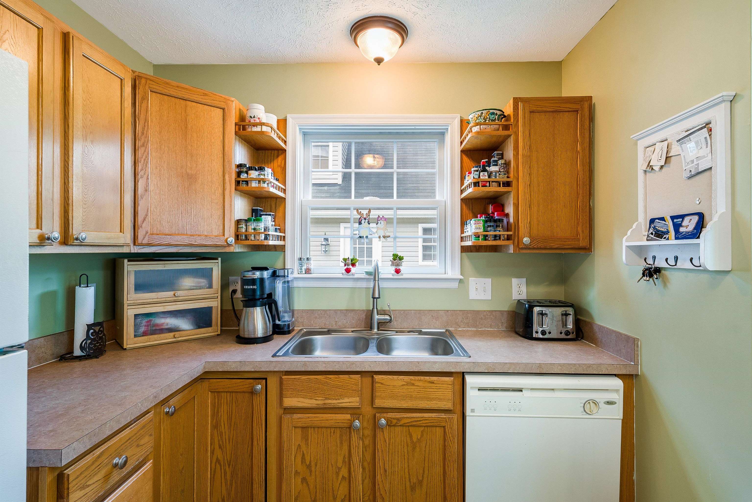 1006 MIDDLEBROOK AVE, STAUNTON, Virginia 24401, 2 Bedrooms Bedrooms, ,2 BathroomsBathrooms,Residential,1006 MIDDLEBROOK AVE,667838 MLS # 667838