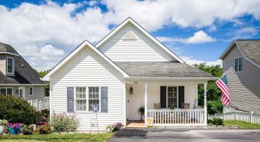 1006 MIDDLEBROOK AVE, STAUNTON, Virginia 24401, 2 Bedrooms Bedrooms, ,2 BathroomsBathrooms,Residential,1006 MIDDLEBROOK AVE,667838 MLS # 667838
