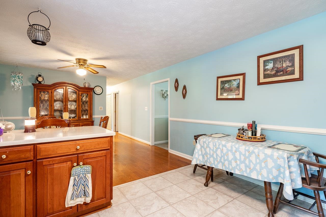 10461 MOUNTAIN VALLEY RD, ROCKINGHAM, Virginia 22802, 3 Bedrooms Bedrooms, ,2 BathroomsBathrooms,Residential,10461 MOUNTAIN VALLEY RD,667840 MLS # 667840