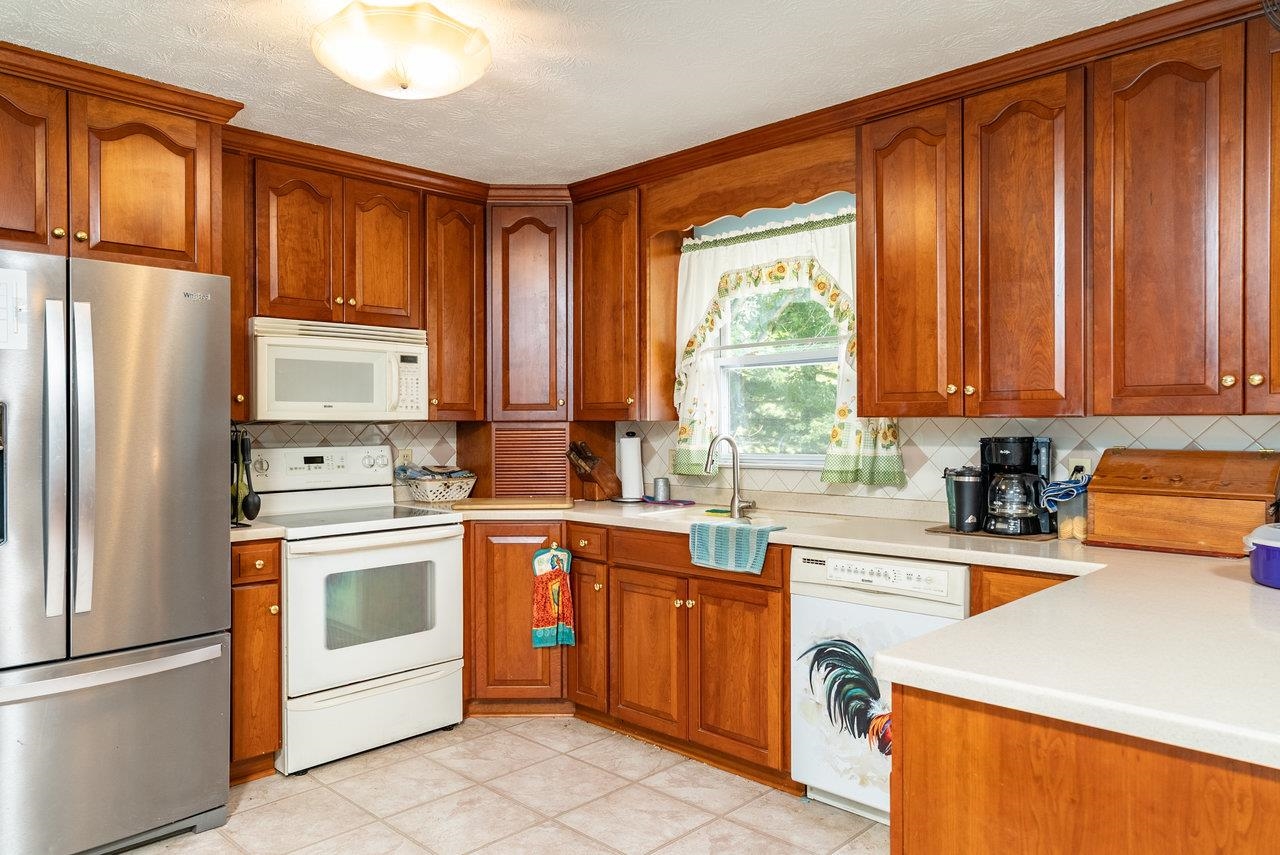 10461 MOUNTAIN VALLEY RD, ROCKINGHAM, Virginia 22802, 3 Bedrooms Bedrooms, ,2 BathroomsBathrooms,Residential,10461 MOUNTAIN VALLEY RD,667840 MLS # 667840