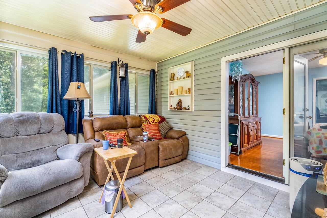10461 MOUNTAIN VALLEY RD, ROCKINGHAM, Virginia 22802, 3 Bedrooms Bedrooms, ,2 BathroomsBathrooms,Residential,10461 MOUNTAIN VALLEY RD,667840 MLS # 667840