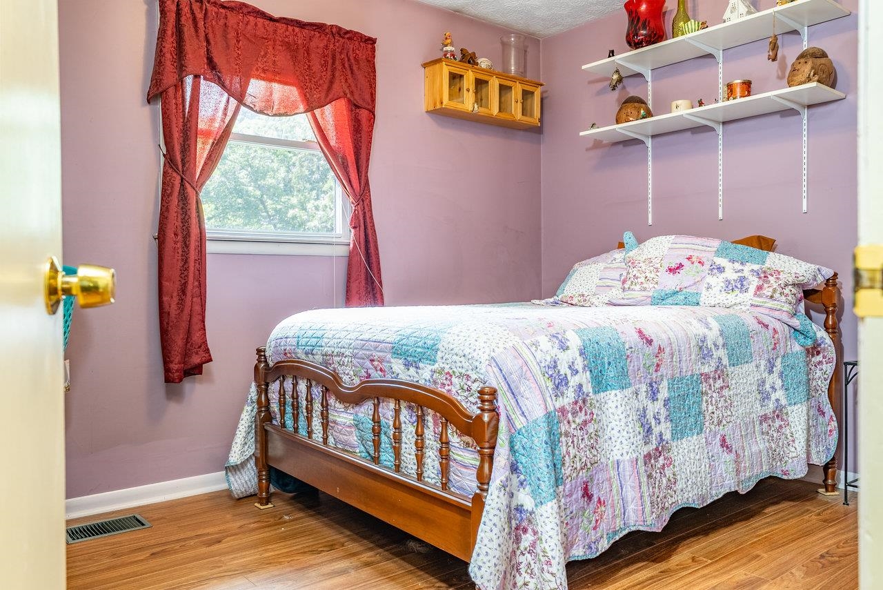 10461 MOUNTAIN VALLEY RD, ROCKINGHAM, Virginia 22802, 3 Bedrooms Bedrooms, ,2 BathroomsBathrooms,Residential,10461 MOUNTAIN VALLEY RD,667840 MLS # 667840