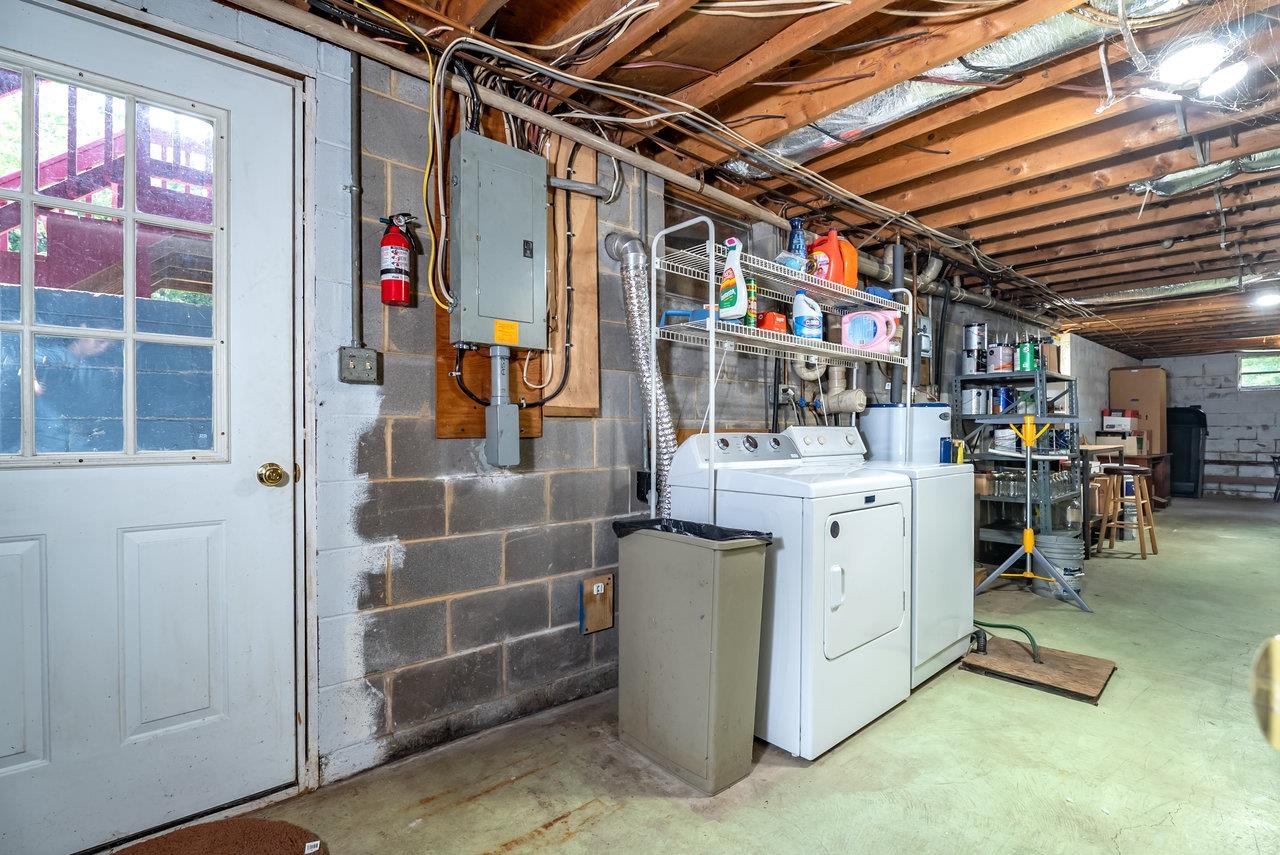 10461 MOUNTAIN VALLEY RD, ROCKINGHAM, Virginia 22802, 3 Bedrooms Bedrooms, ,2 BathroomsBathrooms,Residential,10461 MOUNTAIN VALLEY RD,667840 MLS # 667840