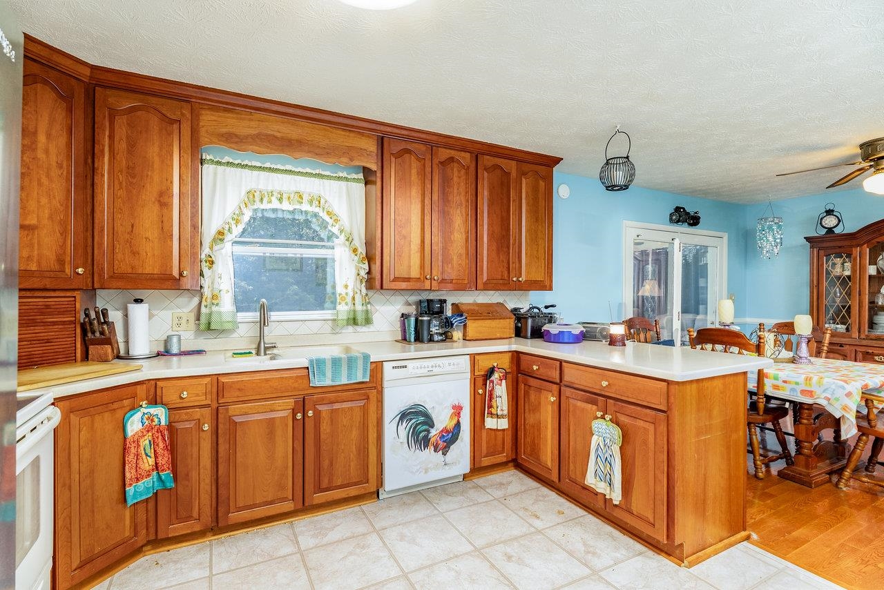 10461 MOUNTAIN VALLEY RD, ROCKINGHAM, Virginia 22802, 3 Bedrooms Bedrooms, ,2 BathroomsBathrooms,Residential,10461 MOUNTAIN VALLEY RD,667840 MLS # 667840