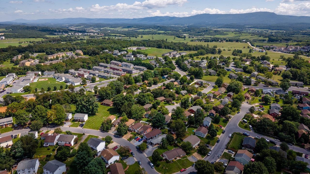 510 STONEFIELD CT, HARRISONBURG, Virginia 22802, 3 Bedrooms Bedrooms, ,2 BathroomsBathrooms,Residential,510 STONEFIELD CT,667849 MLS # 667849
