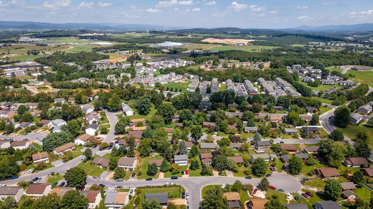 510 STONEFIELD CT, HARRISONBURG, Virginia 22802, 3 Bedrooms Bedrooms, ,2 BathroomsBathrooms,Residential,510 STONEFIELD CT,667849 MLS # 667849