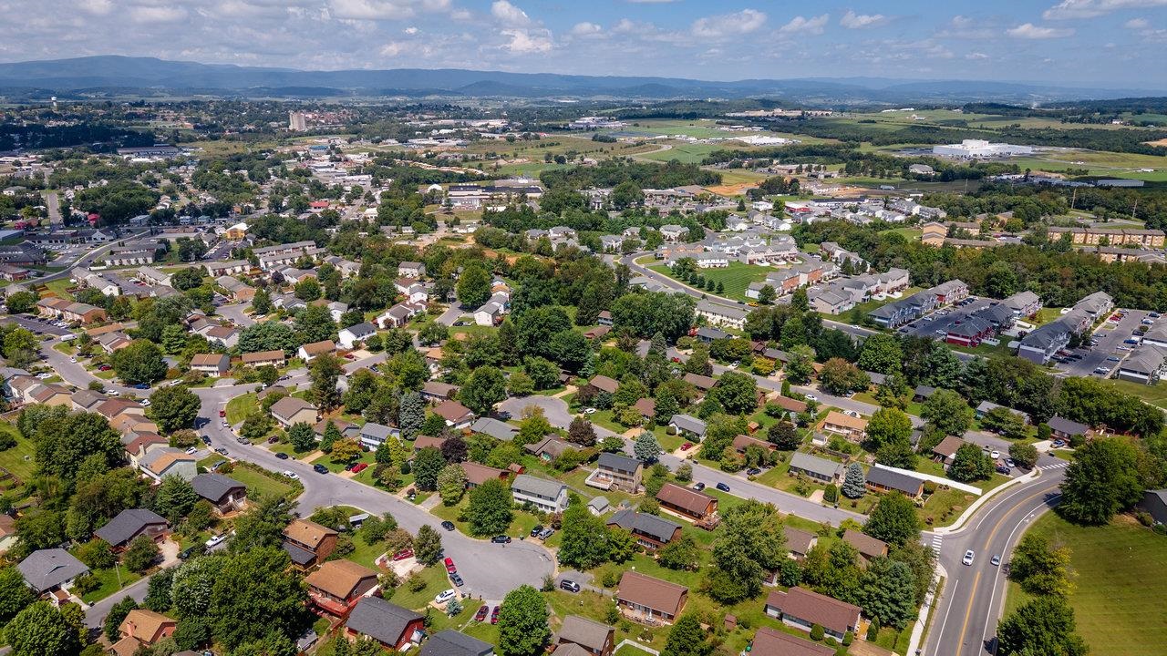 510 STONEFIELD CT, HARRISONBURG, Virginia 22802, 3 Bedrooms Bedrooms, ,2 BathroomsBathrooms,Residential,510 STONEFIELD CT,667849 MLS # 667849