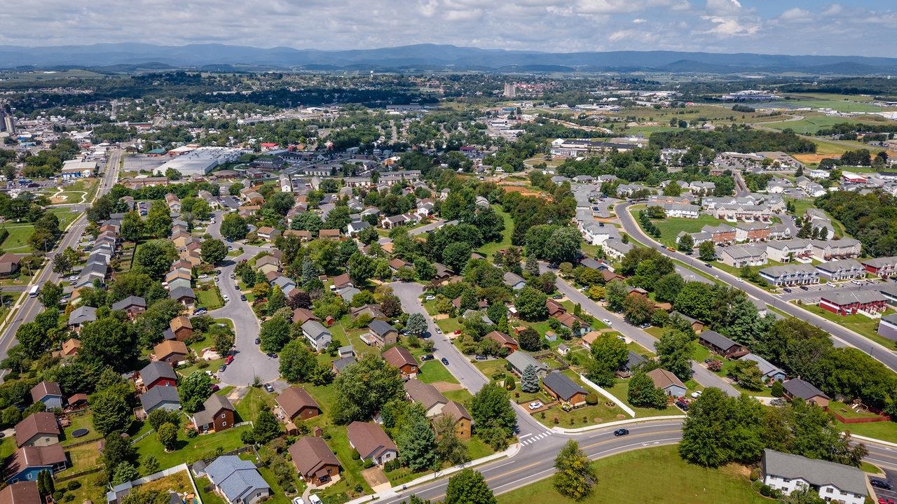 510 STONEFIELD CT, HARRISONBURG, Virginia 22802, 3 Bedrooms Bedrooms, ,2 BathroomsBathrooms,Residential,510 STONEFIELD CT,667849 MLS # 667849