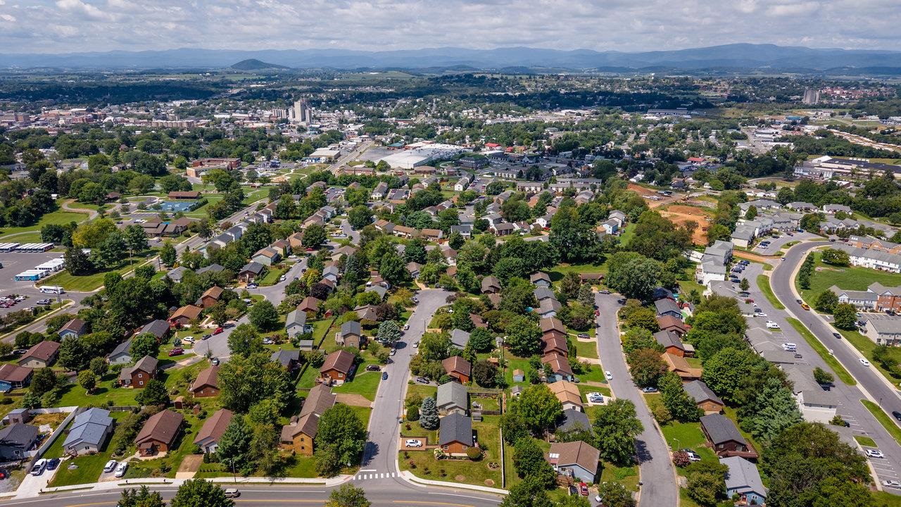 510 STONEFIELD CT, HARRISONBURG, Virginia 22802, 3 Bedrooms Bedrooms, ,2 BathroomsBathrooms,Residential,510 STONEFIELD CT,667849 MLS # 667849
