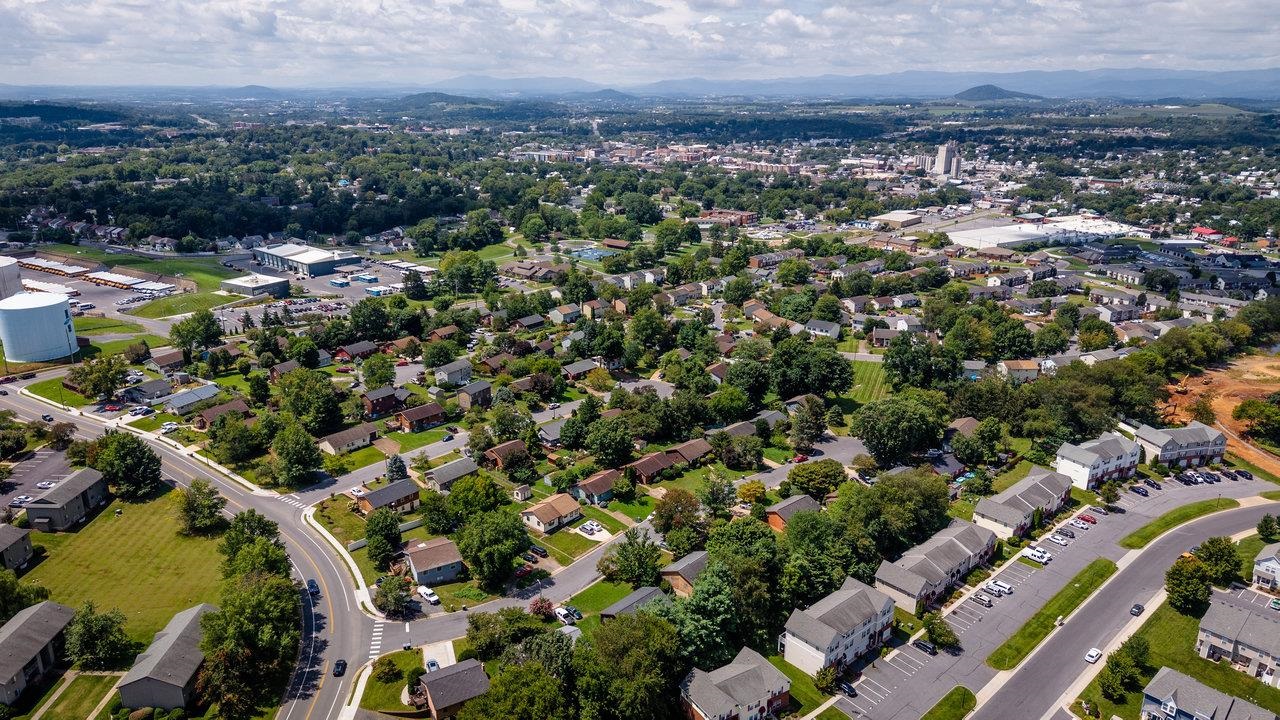 510 STONEFIELD CT, HARRISONBURG, Virginia 22802, 3 Bedrooms Bedrooms, ,2 BathroomsBathrooms,Residential,510 STONEFIELD CT,667849 MLS # 667849