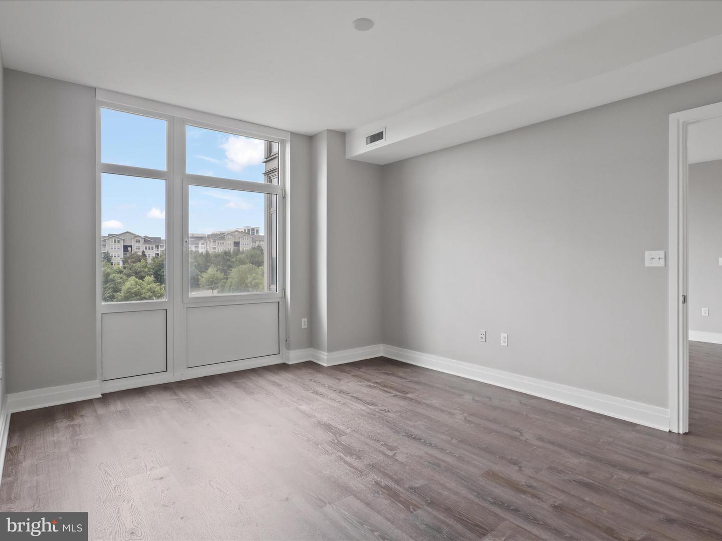 8220 CRESTWOOD HEIGHTS DR #708, MCLEAN, Virginia 22102, 2 Bedrooms Bedrooms, ,2 BathroomsBathrooms,Residential,For sale,8220 CRESTWOOD HEIGHTS DR #708,VAFX2257300 MLS # VAFX2257300