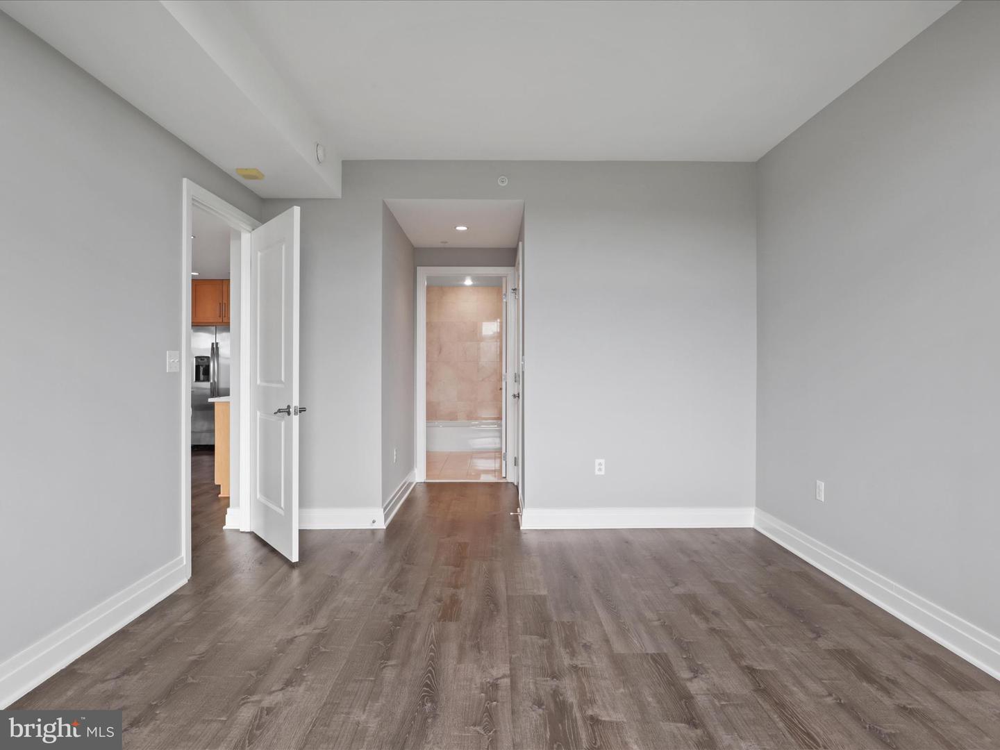 8220 CRESTWOOD HEIGHTS DR #708, MCLEAN, Virginia 22102, 2 Bedrooms Bedrooms, ,2 BathroomsBathrooms,Residential,For sale,8220 CRESTWOOD HEIGHTS DR #708,VAFX2257300 MLS # VAFX2257300