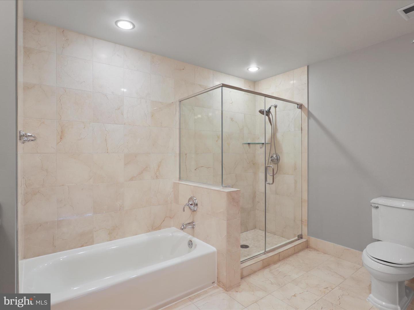 8220 CRESTWOOD HEIGHTS DR #708, MCLEAN, Virginia 22102, 2 Bedrooms Bedrooms, ,2 BathroomsBathrooms,Residential,For sale,8220 CRESTWOOD HEIGHTS DR #708,VAFX2257300 MLS # VAFX2257300