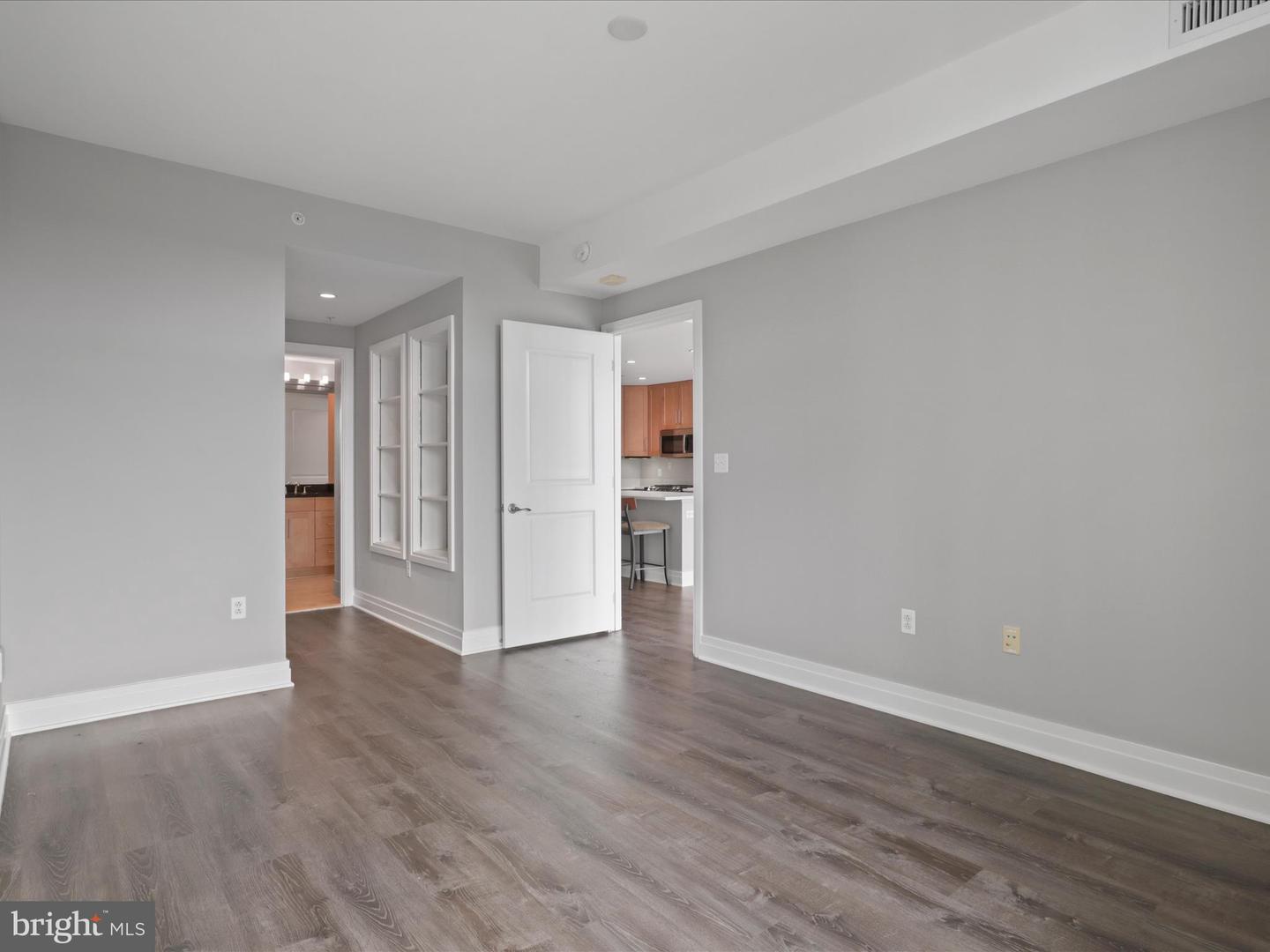 8220 CRESTWOOD HEIGHTS DR #708, MCLEAN, Virginia 22102, 2 Bedrooms Bedrooms, ,2 BathroomsBathrooms,Residential,For sale,8220 CRESTWOOD HEIGHTS DR #708,VAFX2257300 MLS # VAFX2257300