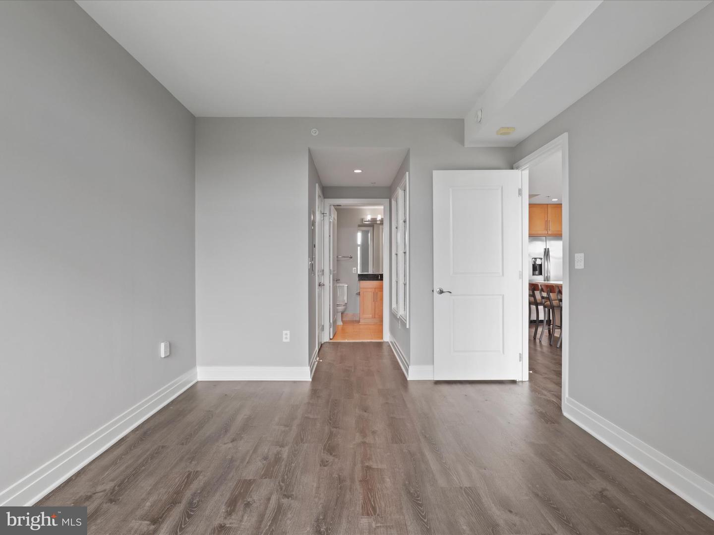 8220 CRESTWOOD HEIGHTS DR #708, MCLEAN, Virginia 22102, 2 Bedrooms Bedrooms, ,2 BathroomsBathrooms,Residential,For sale,8220 CRESTWOOD HEIGHTS DR #708,VAFX2257300 MLS # VAFX2257300