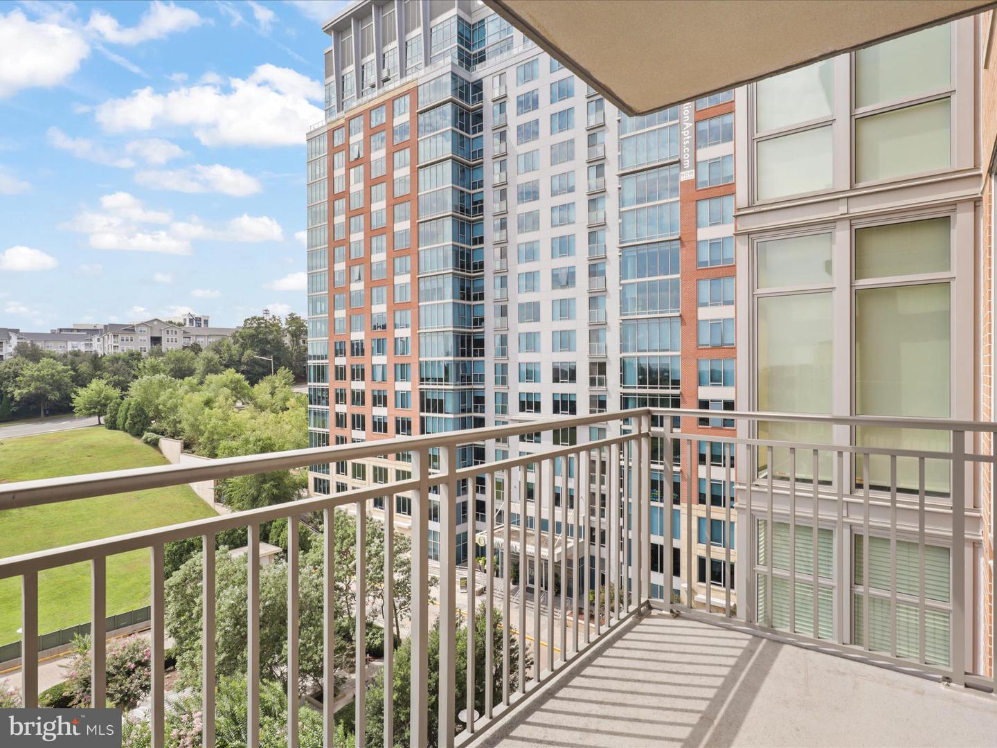 8220 CRESTWOOD HEIGHTS DR #708, MCLEAN, Virginia 22102, 2 Bedrooms Bedrooms, ,2 BathroomsBathrooms,Residential,For sale,8220 CRESTWOOD HEIGHTS DR #708,VAFX2257300 MLS # VAFX2257300
