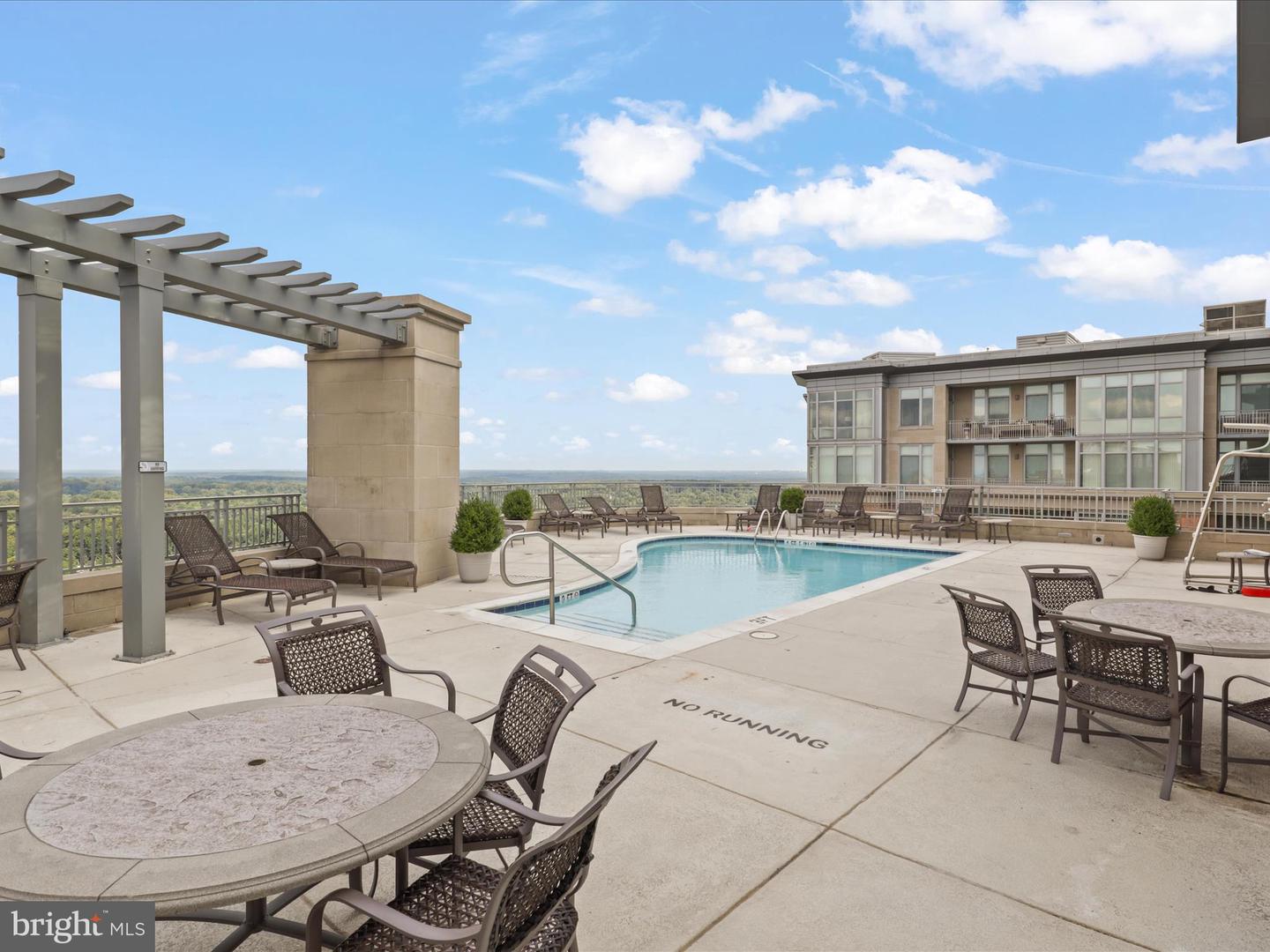 8220 CRESTWOOD HEIGHTS DR #708, MCLEAN, Virginia 22102, 2 Bedrooms Bedrooms, ,2 BathroomsBathrooms,Residential,For sale,8220 CRESTWOOD HEIGHTS DR #708,VAFX2257300 MLS # VAFX2257300