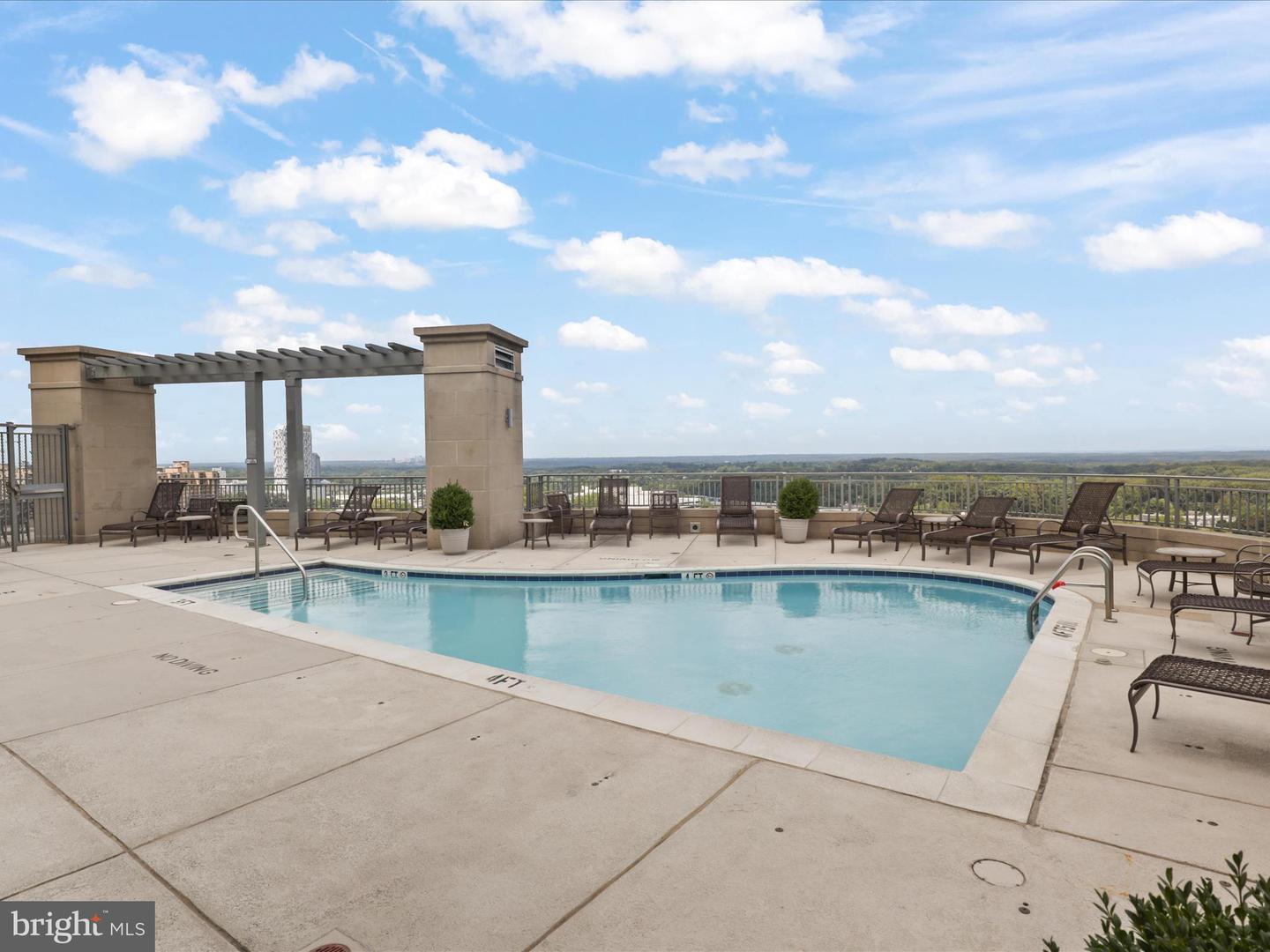 8220 CRESTWOOD HEIGHTS DR #708, MCLEAN, Virginia 22102, 2 Bedrooms Bedrooms, ,2 BathroomsBathrooms,Residential,For sale,8220 CRESTWOOD HEIGHTS DR #708,VAFX2257300 MLS # VAFX2257300