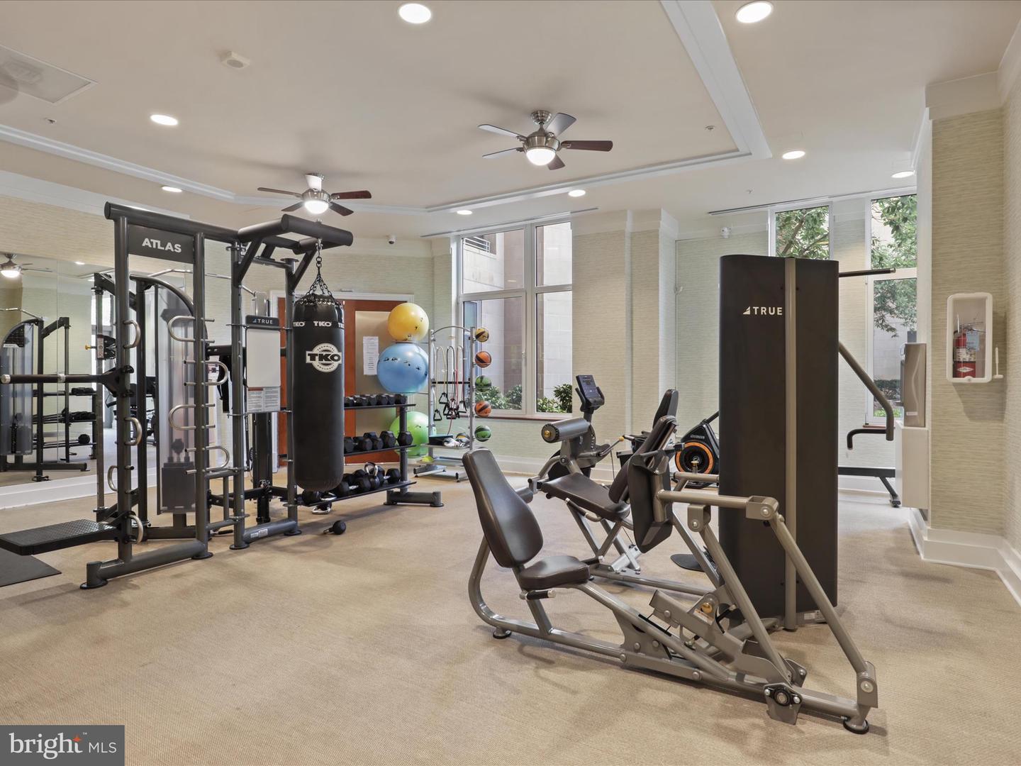 8220 CRESTWOOD HEIGHTS DR #708, MCLEAN, Virginia 22102, 2 Bedrooms Bedrooms, ,2 BathroomsBathrooms,Residential,For sale,8220 CRESTWOOD HEIGHTS DR #708,VAFX2257300 MLS # VAFX2257300