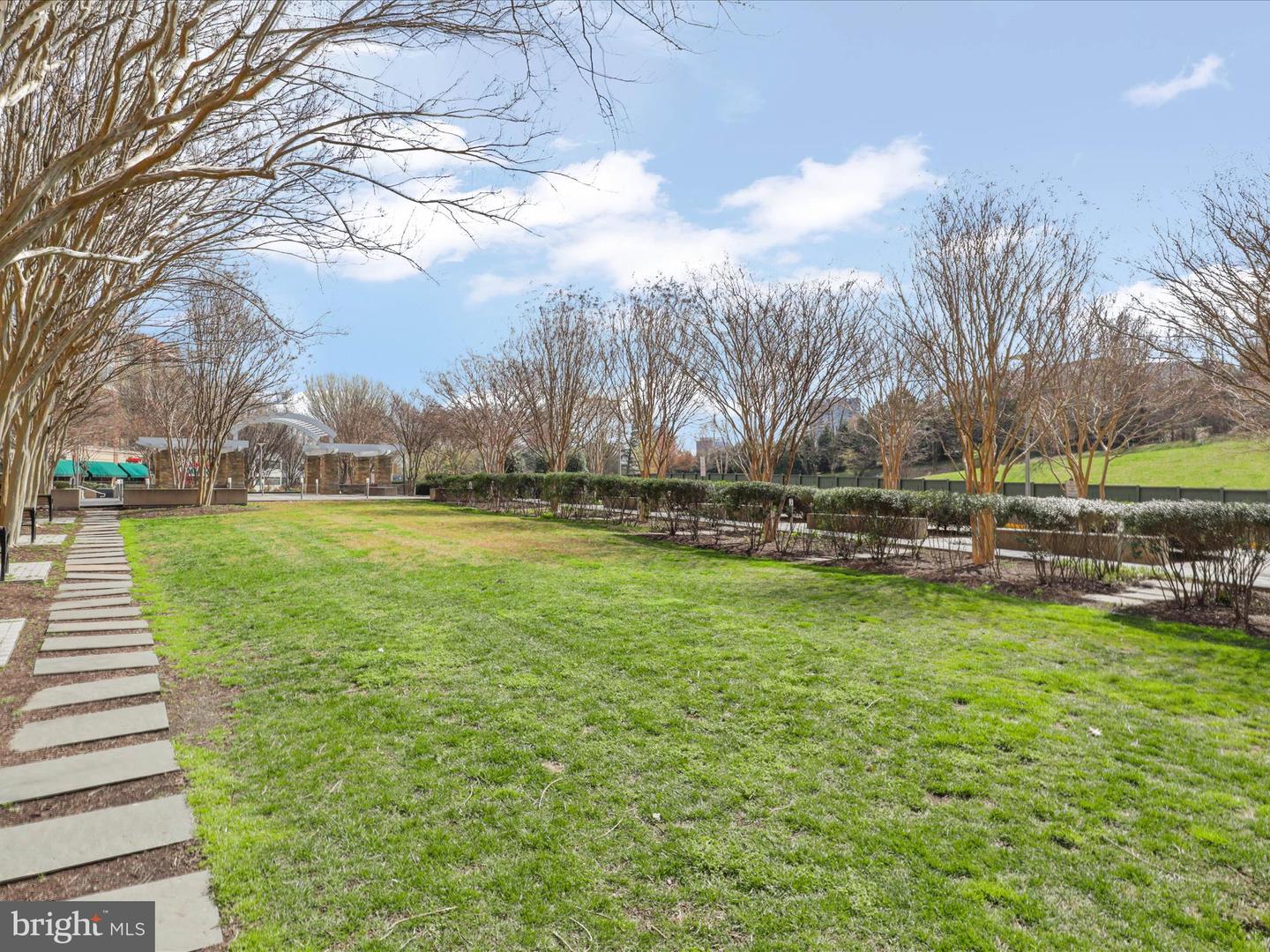 8220 CRESTWOOD HEIGHTS DR #708, MCLEAN, Virginia 22102, 2 Bedrooms Bedrooms, ,2 BathroomsBathrooms,Residential,For sale,8220 CRESTWOOD HEIGHTS DR #708,VAFX2257300 MLS # VAFX2257300
