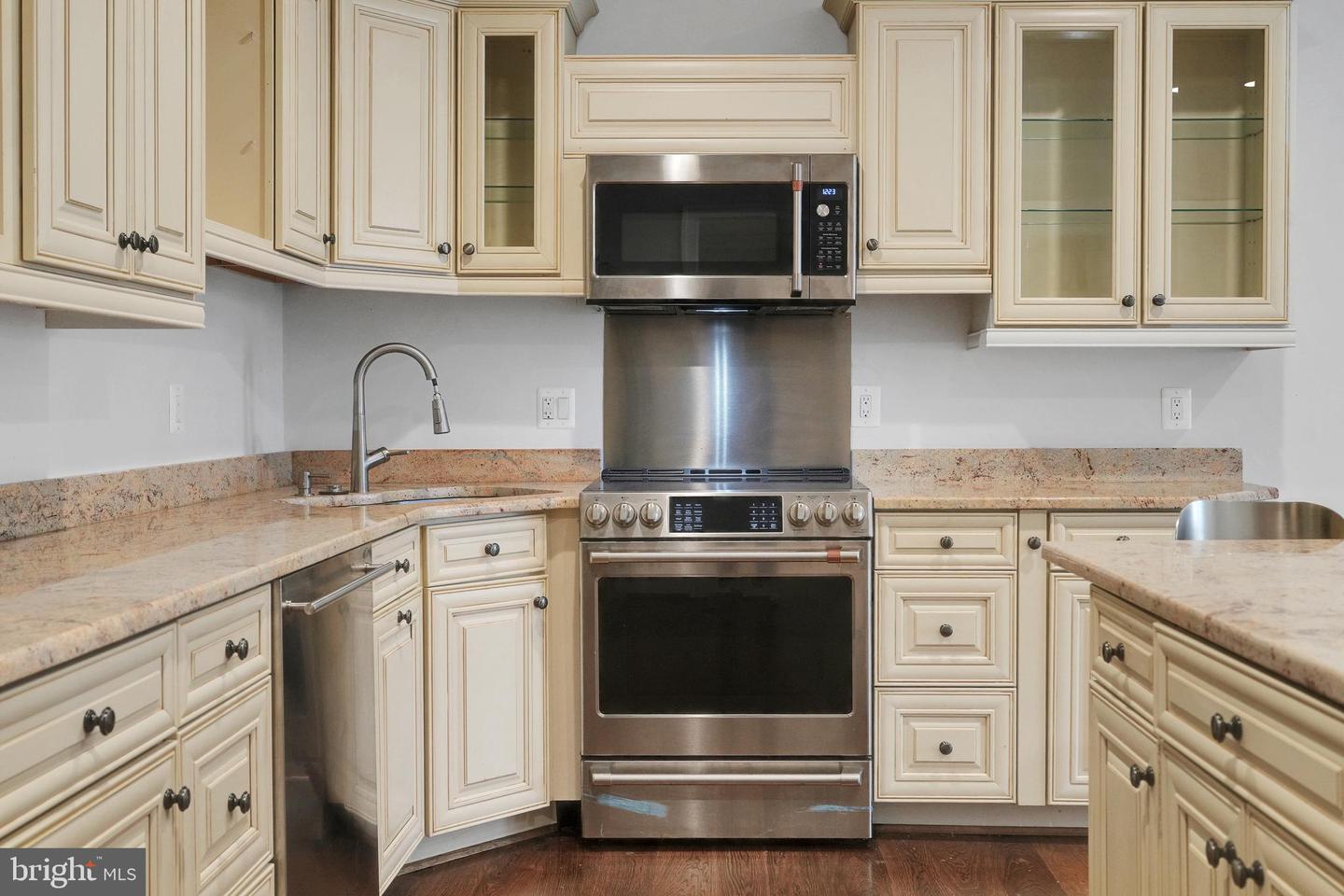 305 OLD COURTHOUSE RD NE, VIENNA, Virginia 22180, 8 Bedrooms Bedrooms, ,7 BathroomsBathrooms,Residential,For sale,305 OLD COURTHOUSE RD NE,VAFX2257342 MLS # VAFX2257342