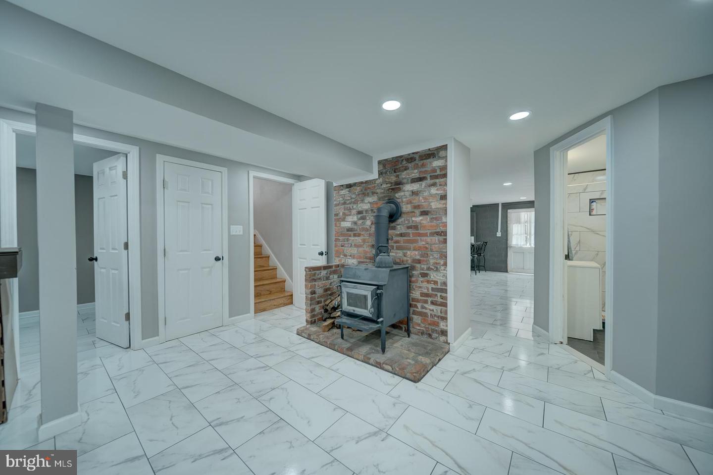 1011 FICKLEN RD, FREDERICKSBURG, Virginia 22405, 6 Bedrooms Bedrooms, ,2 BathroomsBathrooms,Residential,For sale,1011 FICKLEN RD,VAST2041224 MLS # VAST2041224