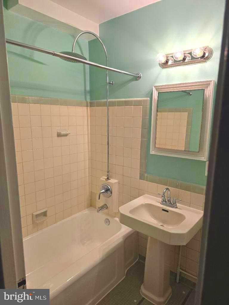 3325 VALLEY DR, ALEXANDRIA, Virginia 22302, 2 Bedrooms Bedrooms, ,1 BathroomBathrooms,Residential,For sale,3325 VALLEY DR,VAAX2048080 MLS # VAAX2048080