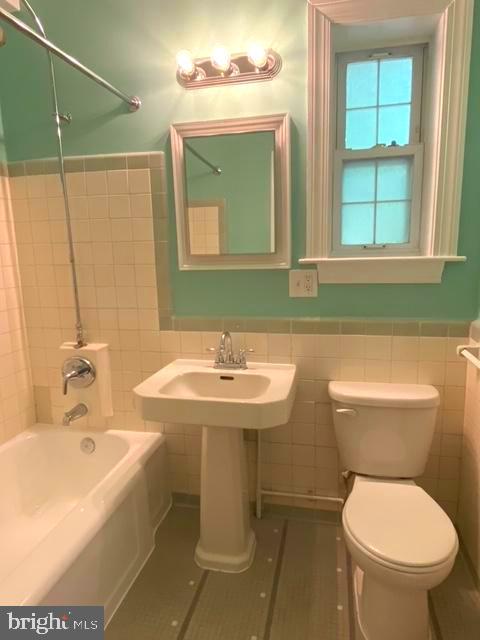 3325 VALLEY DR, ALEXANDRIA, Virginia 22302, 2 Bedrooms Bedrooms, ,1 BathroomBathrooms,Residential,For sale,3325 VALLEY DR,VAAX2048080 MLS # VAAX2048080