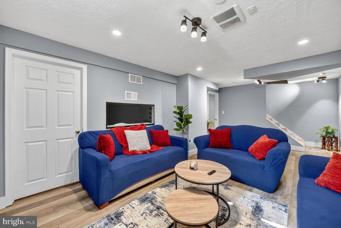 3841 BEECH DOWN DR, CHANTILLY, Virginia 20151, 4 Bedrooms Bedrooms, ,3 BathroomsBathrooms,Residential,For sale,3841 BEECH DOWN DR,VAFX2258868 MLS # VAFX2258868