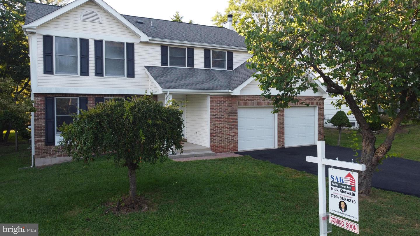 3841 BEECH DOWN DR, CHANTILLY, Virginia 20151, 4 Bedrooms Bedrooms, ,3 BathroomsBathrooms,Residential,For sale,3841 BEECH DOWN DR,VAFX2258868 MLS # VAFX2258868