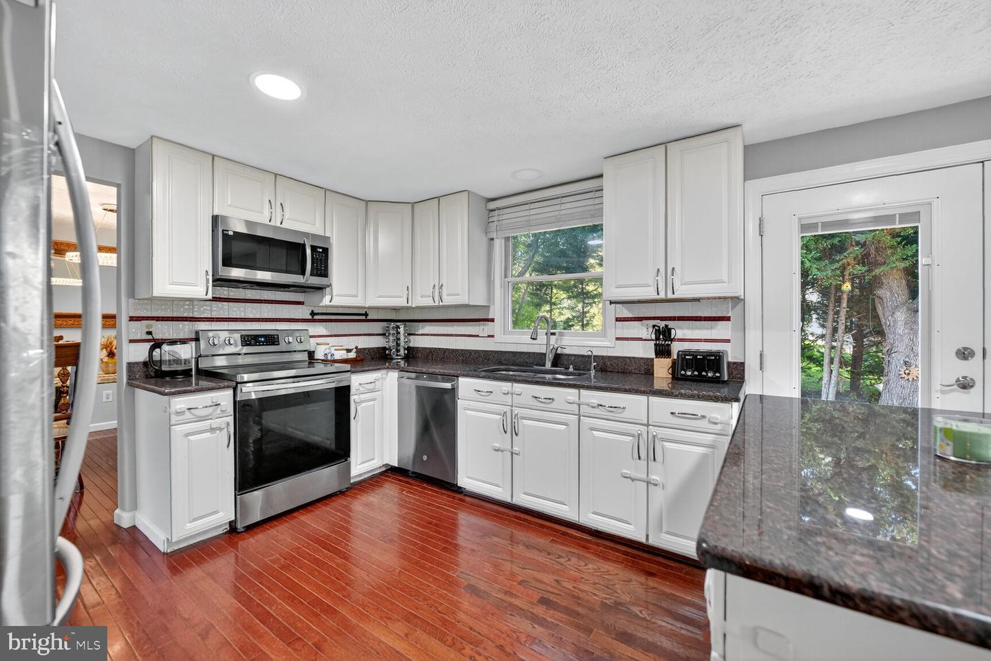 3841 BEECH DOWN DR, CHANTILLY, Virginia 20151, 4 Bedrooms Bedrooms, ,3 BathroomsBathrooms,Residential,For sale,3841 BEECH DOWN DR,VAFX2258868 MLS # VAFX2258868