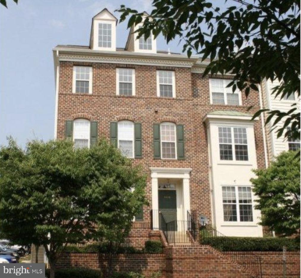 8846 ASHGROVE HOUSE LN #101, VIENNA, Virginia 22182, 2 Bedrooms Bedrooms, ,2 BathroomsBathrooms,Residential,For sale,8846 ASHGROVE HOUSE LN #101,VAFX2259304 MLS # VAFX2259304