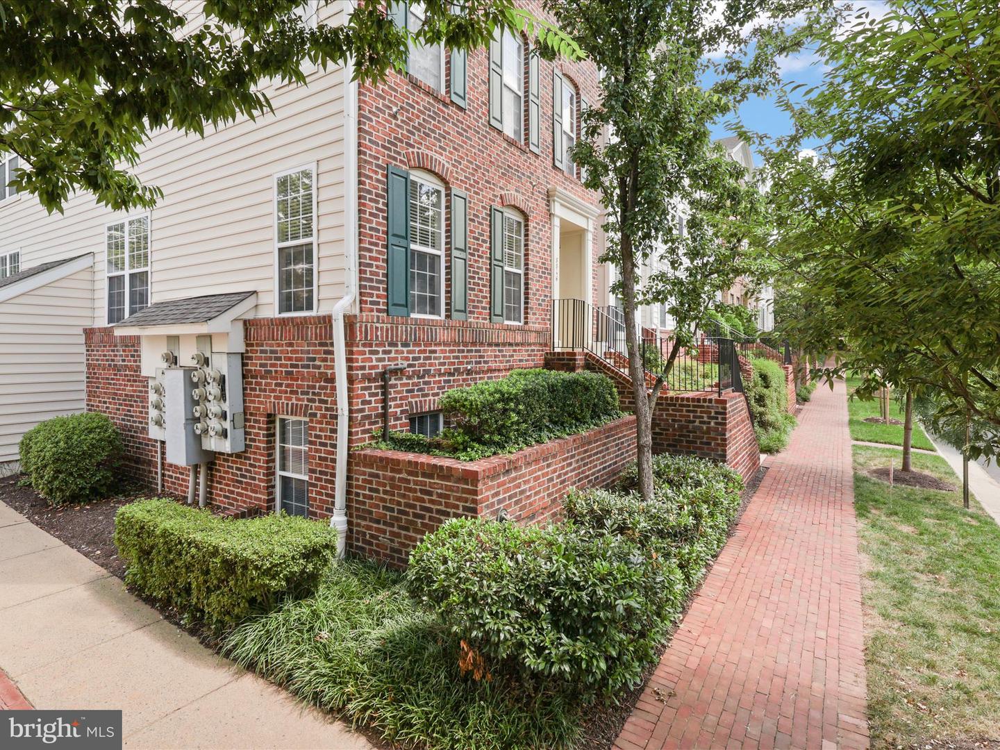 8846 ASHGROVE HOUSE LN #101, VIENNA, Virginia 22182, 2 Bedrooms Bedrooms, ,2 BathroomsBathrooms,Residential,For sale,8846 ASHGROVE HOUSE LN #101,VAFX2259304 MLS # VAFX2259304