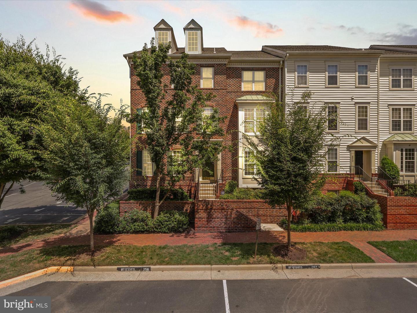 8846 ASHGROVE HOUSE LN #101, VIENNA, Virginia 22182, 2 Bedrooms Bedrooms, ,2 BathroomsBathrooms,Residential,For sale,8846 ASHGROVE HOUSE LN #101,VAFX2259304 MLS # VAFX2259304
