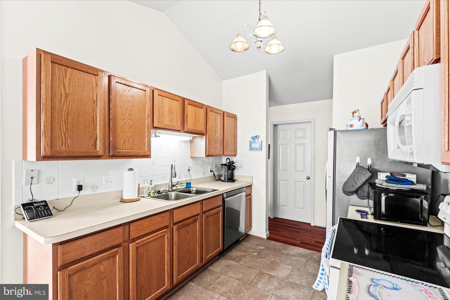 10415 KINGS COVE CT, SPOTSYLVANIA, Virginia 22553, 3 Bedrooms Bedrooms, 9 Rooms Rooms,2 BathroomsBathrooms,Residential,For sale,10415 KINGS COVE CT,VASP2035224 MLS # VASP2035224