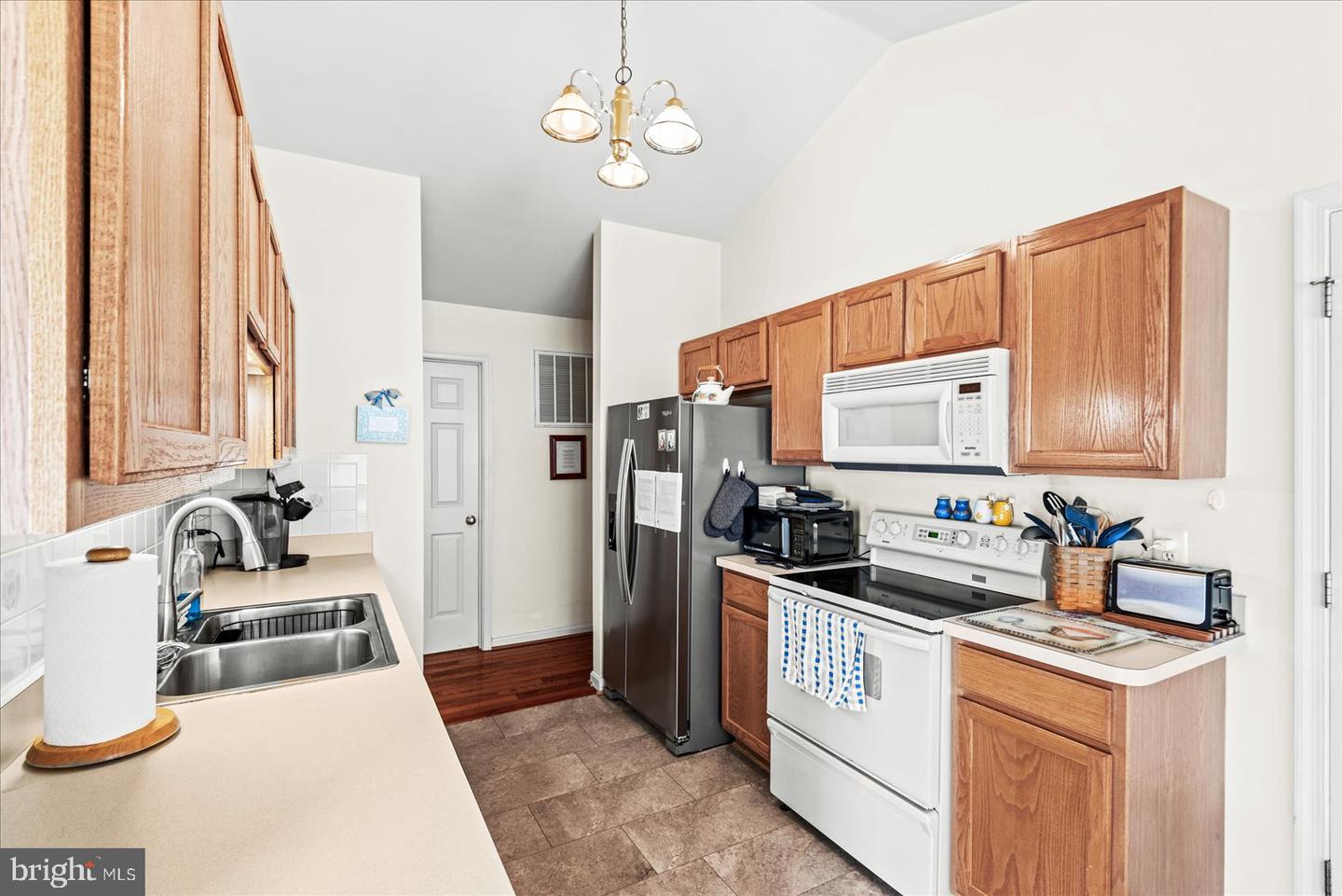10415 KINGS COVE CT, SPOTSYLVANIA, Virginia 22553, 3 Bedrooms Bedrooms, 9 Rooms Rooms,2 BathroomsBathrooms,Residential,For sale,10415 KINGS COVE CT,VASP2035224 MLS # VASP2035224
