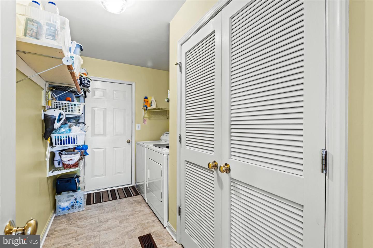 10415 KINGS COVE CT, SPOTSYLVANIA, Virginia 22553, 3 Bedrooms Bedrooms, 9 Rooms Rooms,2 BathroomsBathrooms,Residential,For sale,10415 KINGS COVE CT,VASP2035224 MLS # VASP2035224