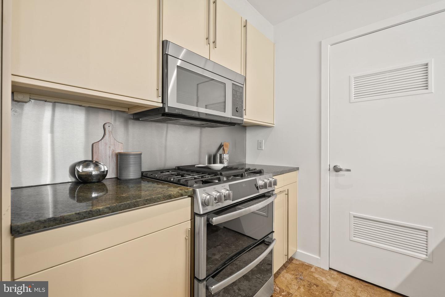 1300 13TH ST NW #408, WASHINGTON, District Of Columbia 20005, 2 Bedrooms Bedrooms, ,2 BathroomsBathrooms,Residential,For sale,1300 13TH ST NW #408,DCDC2213746 MLS # DCDC2213746