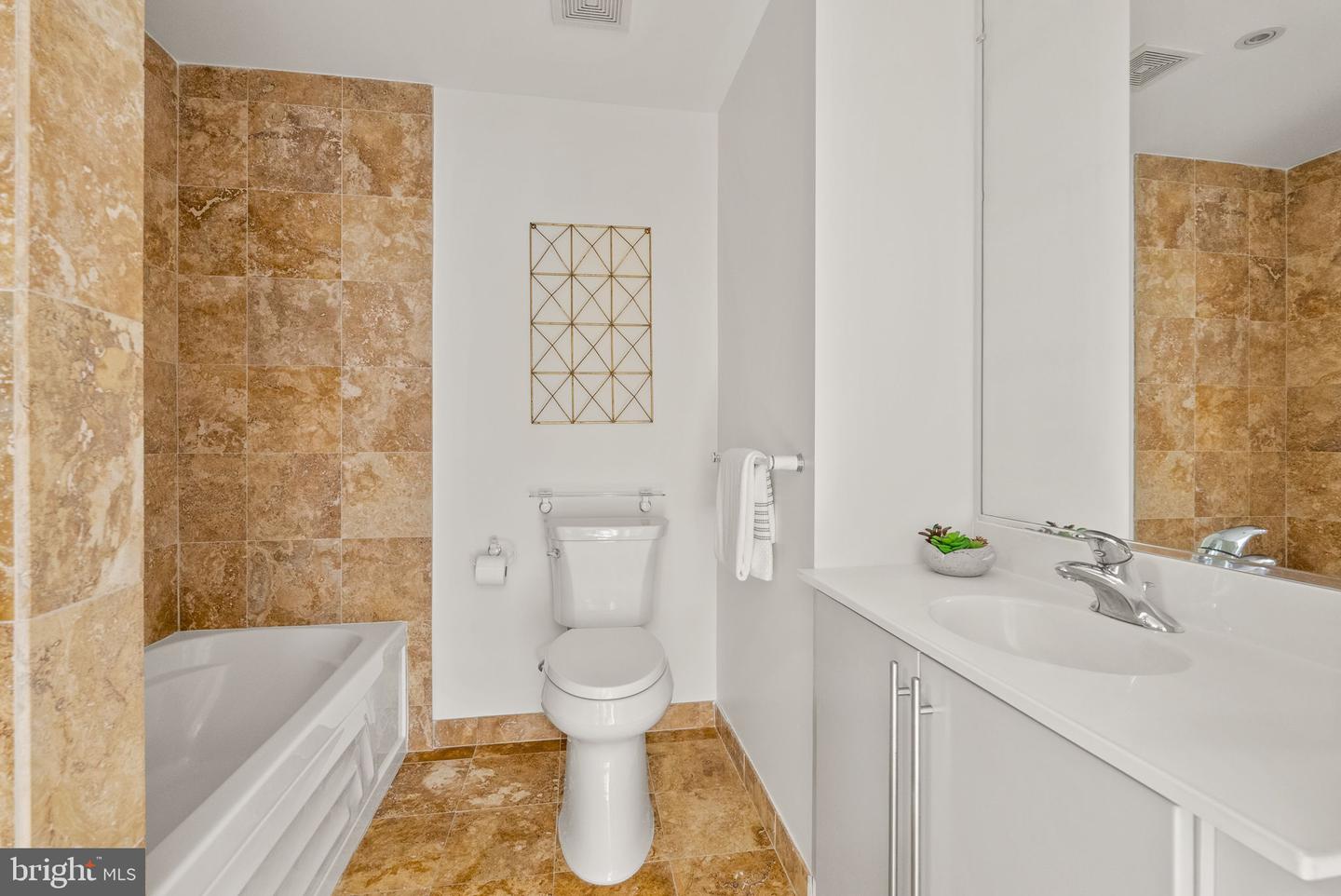 1300 13TH ST NW #408, WASHINGTON, District Of Columbia 20005, 2 Bedrooms Bedrooms, ,2 BathroomsBathrooms,Residential,For sale,1300 13TH ST NW #408,DCDC2213746 MLS # DCDC2213746