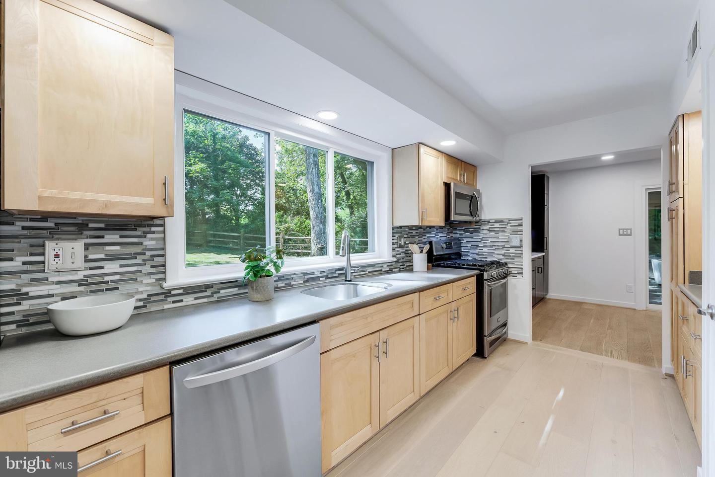 11205 WEDGE DR, RESTON, Virginia 20190, 4 Bedrooms Bedrooms, 8 Rooms Rooms,3 BathroomsBathrooms,Residential,For sale,11205 WEDGE DR,VAFX2259868 MLS # VAFX2259868