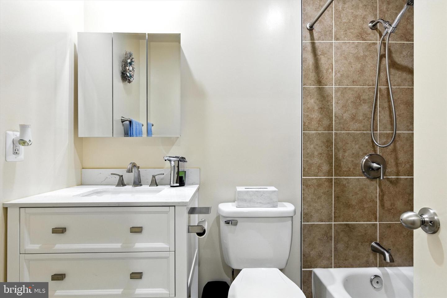 4388 ENSBROOK LN, WOODBRIDGE, Virginia 22193, 3 Bedrooms Bedrooms, 7 Rooms Rooms,2 BathroomsBathrooms,Residential,For sale,4388 ENSBROOK LN,VAPW2101028 MLS # VAPW2101028